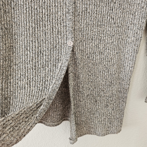 Cozy Gray Ribbed Sweater - Picture 4 of 7